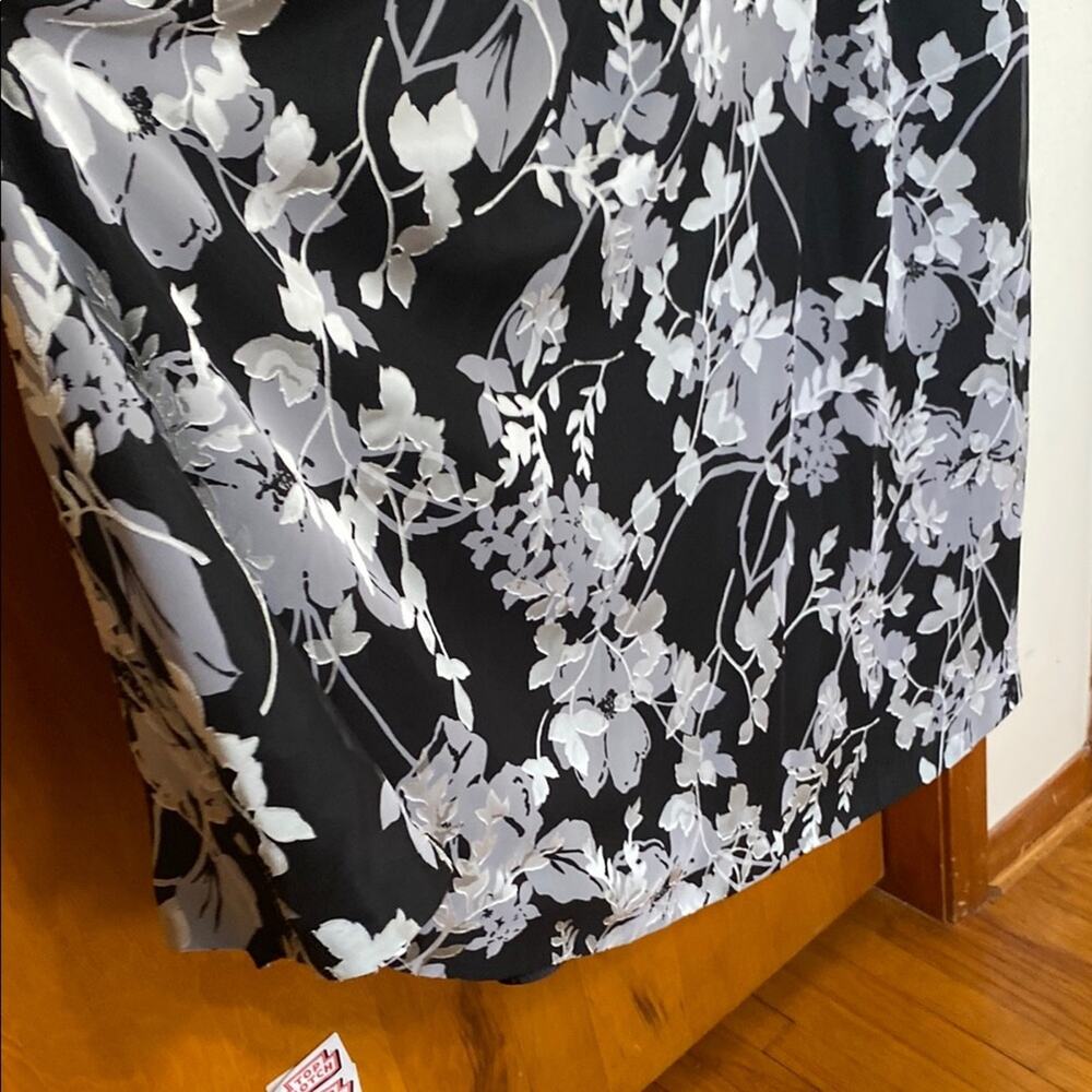 Alex Evenings Black White Long Dress Cap Sleeves Floral Pattern Pleated Zip 16W - Picture 5 of 8